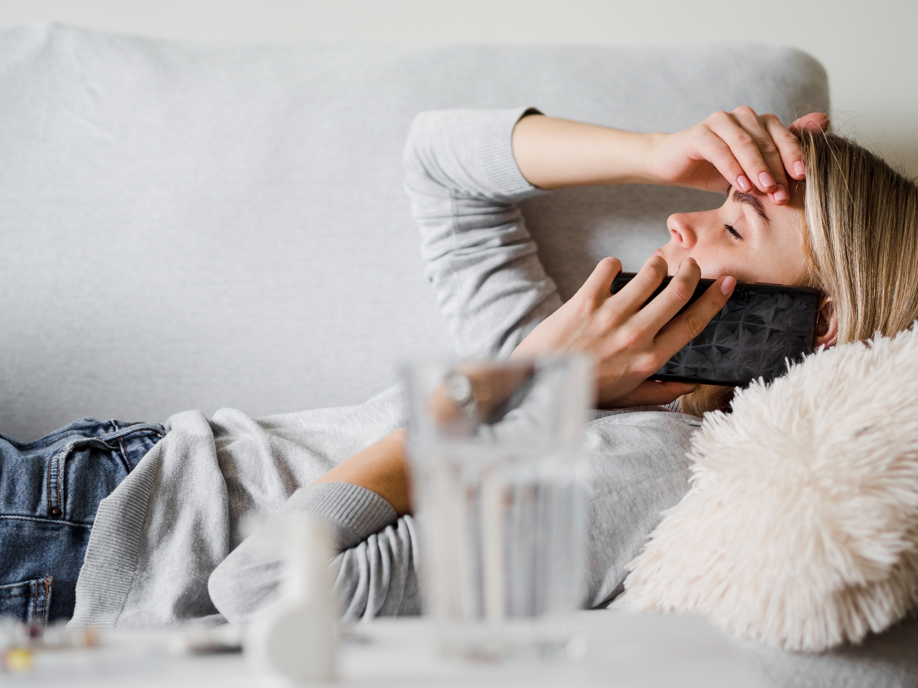 Woman experiencing headache (1)